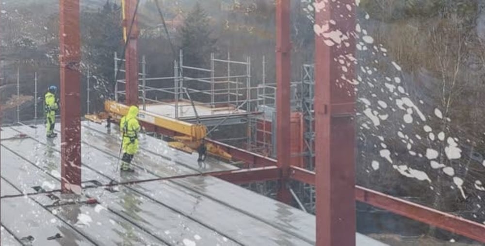 Stillbild ur Bygget vid ån, Lars brink
