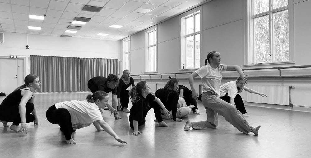 En grupp dansare på dansaudition