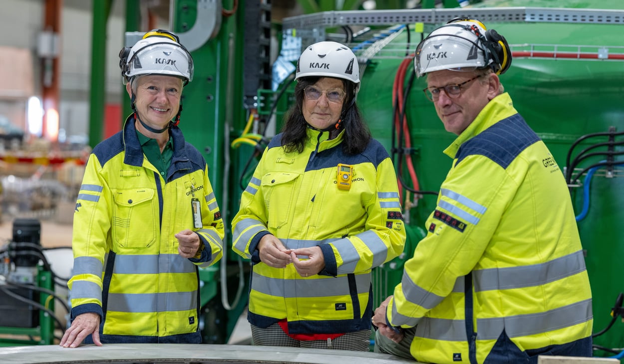 Ulrika, Anette och Edward vid GreenIrons första ugn i Sandviken