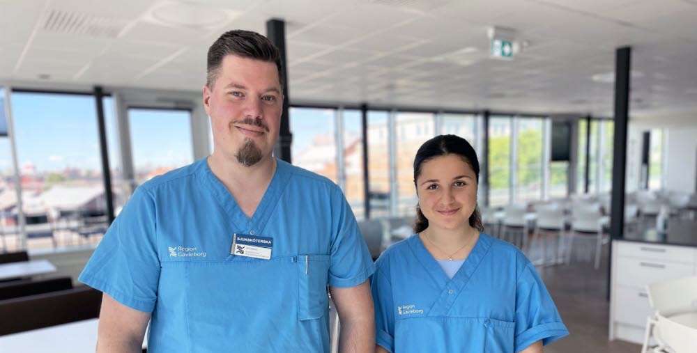 Jonathan Elliot, sjuksköterska på reumatologen och sommarjobbare Gulizar Yilmaz