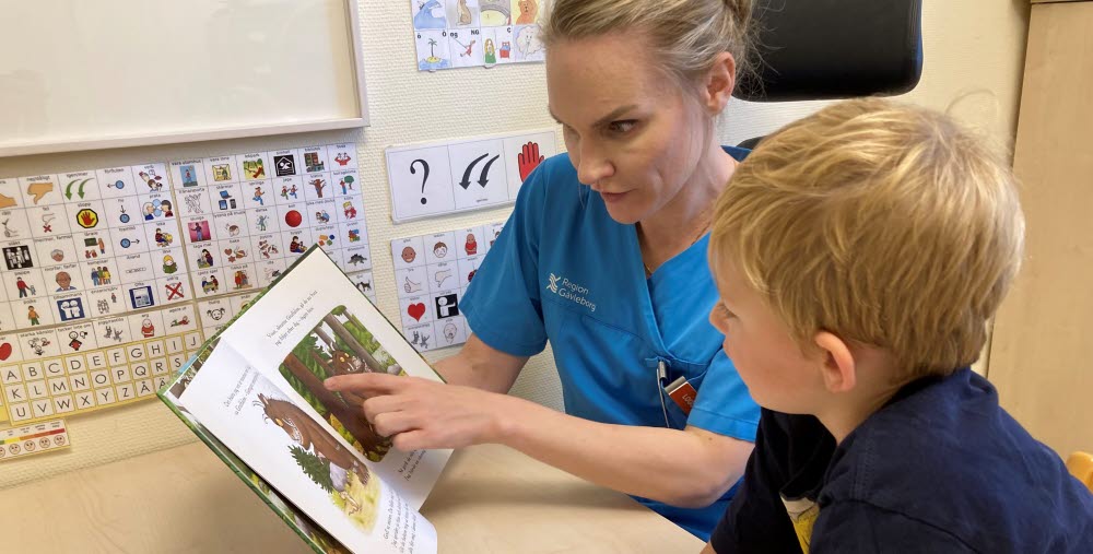 Läs på recept, logoped med patient.