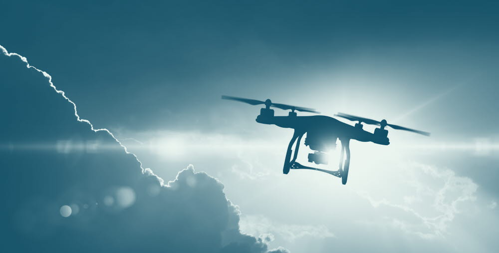 Drönare på en blå himmel